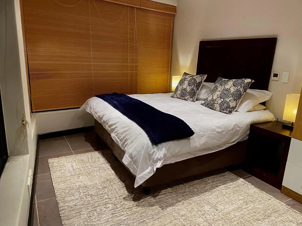 Appartamento Lovely One Bedroom In The Glen, Camps Bay With Inverter Città del Capo